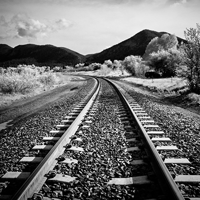 Fotografía en b/n de una vía